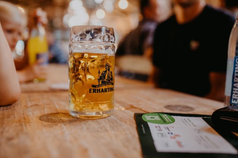 Erhartinger Festzelt Foto Bier