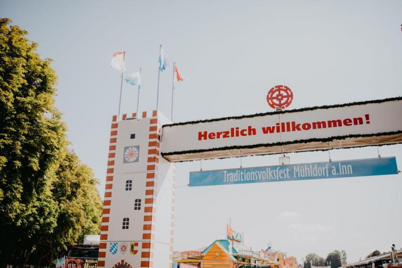 Erhartinger Festzelt Foto Volksfest Engang